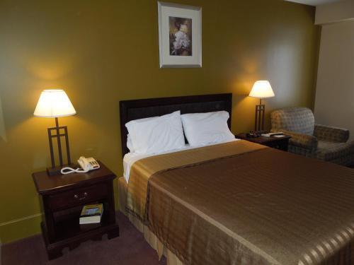 Hilltop Inn Pittsburgh Crafton Exterior photo