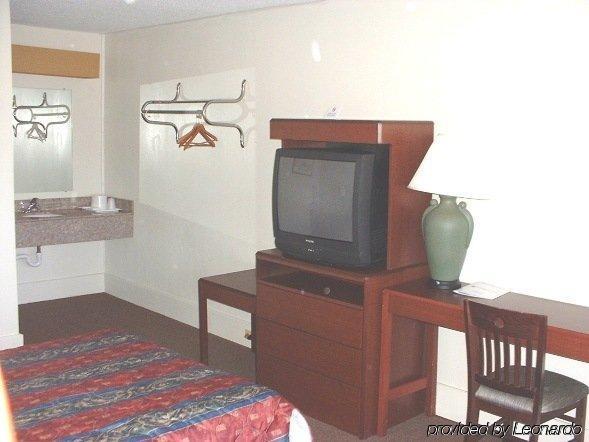 Hilltop Inn Pittsburgh Crafton Room photo